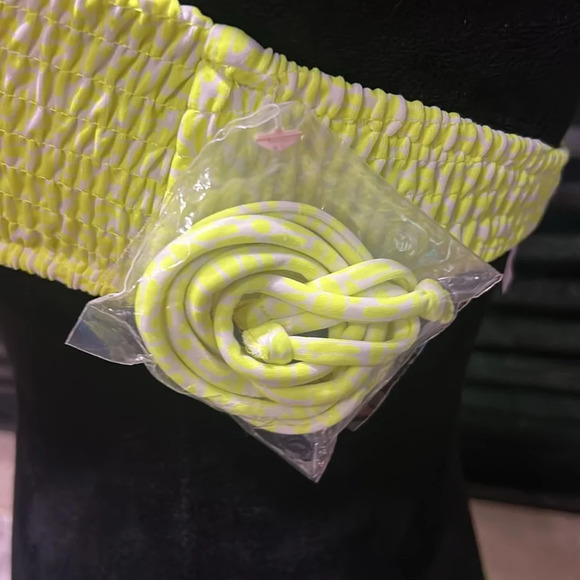 Victoria’s Secret Women’s Neon‎ Yellow & White 2 Piece Bikini Medium/ 34C NWOT - Picture 7 of 10